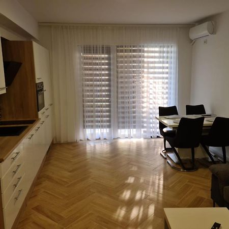 Apartament In Complex Rezidential In Oradea Apartment Exterior photo