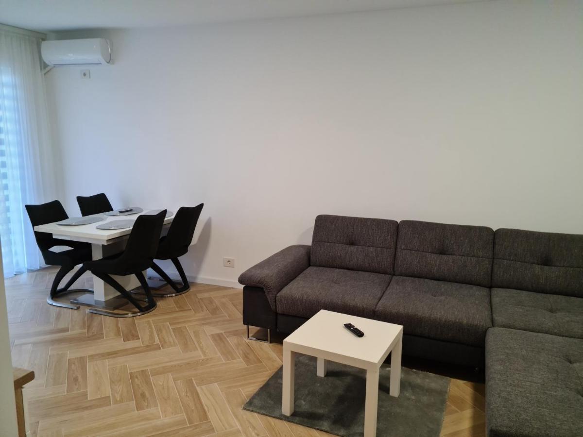 Apartament In Complex Rezidential In Oradea Apartment Exterior photo