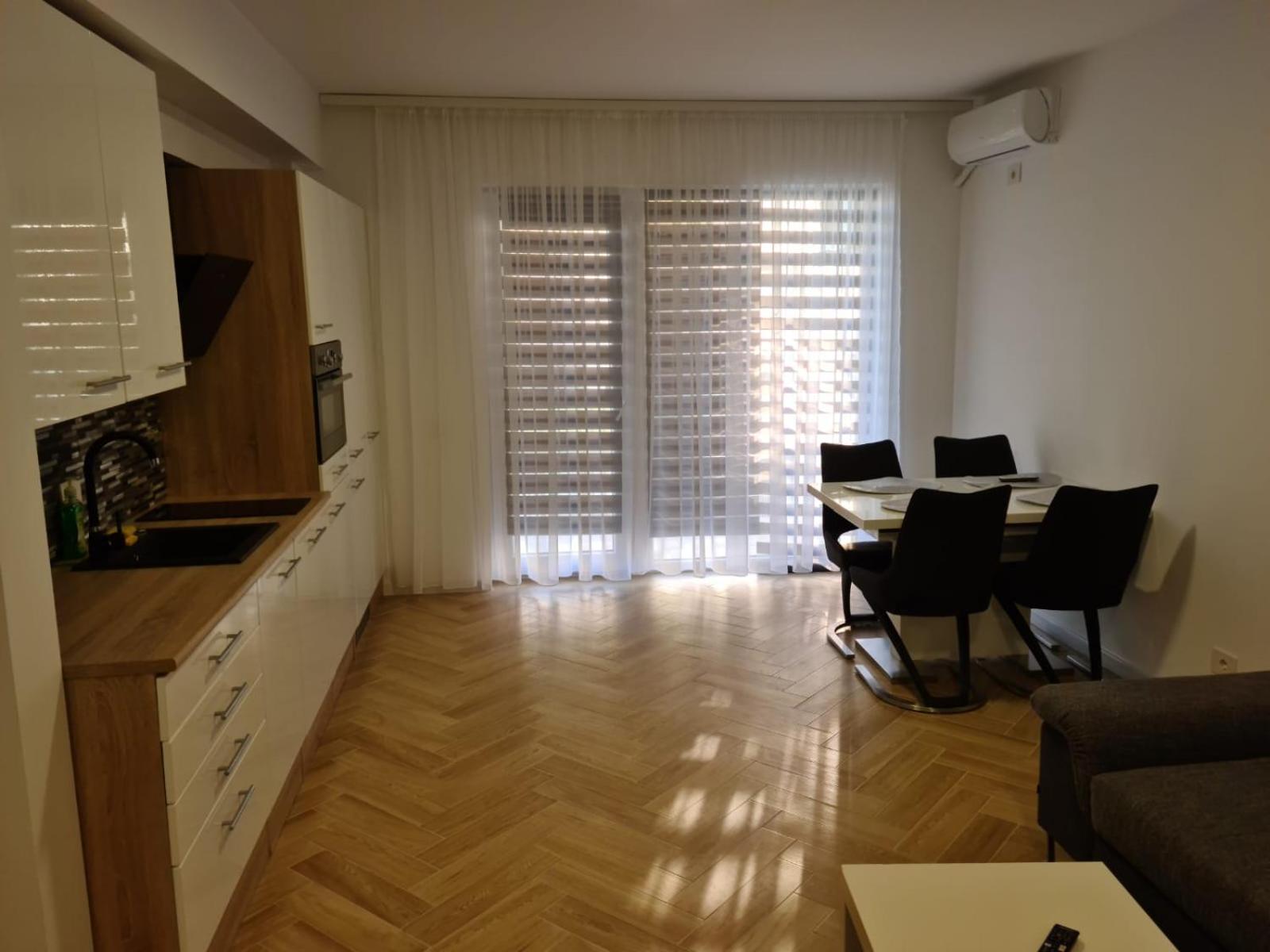 Apartament In Complex Rezidential In Oradea Apartment Exterior photo