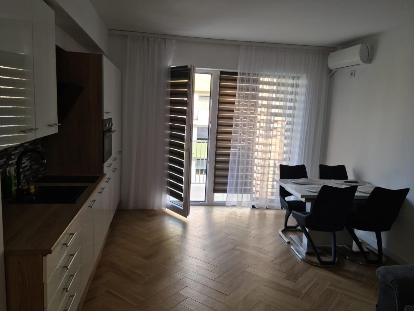 Apartament In Complex Rezidential In Oradea Apartment Exterior photo